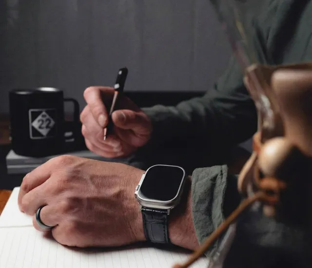 クロコダイルのApple Watchレザーバンド